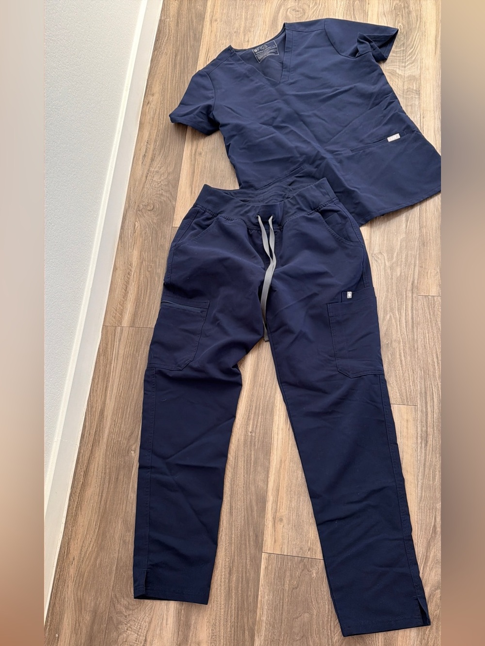 Figs Women’s Scrub Set- lightly worn